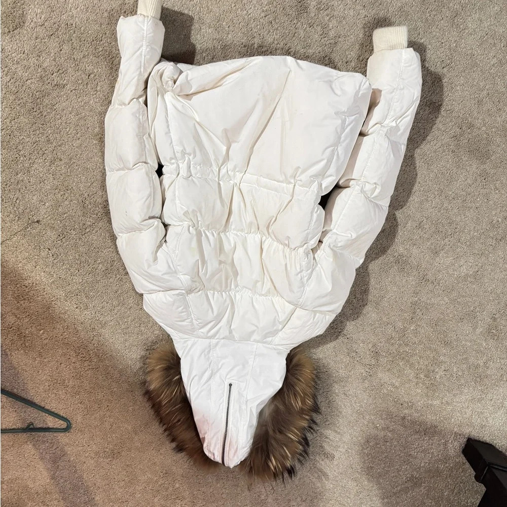 White hooded Theory puffer jacked size Medium - Picture 4 of 7